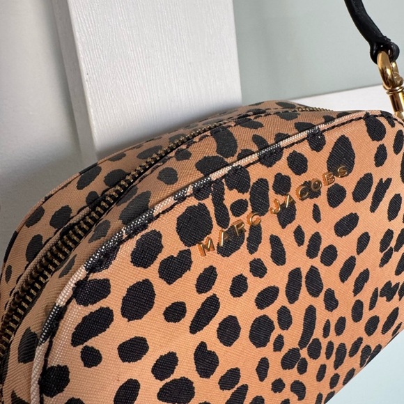 Marc Jacobs Playback Crossbody  bag in a Tan and Black Animal Print. - Picture 2 of 8